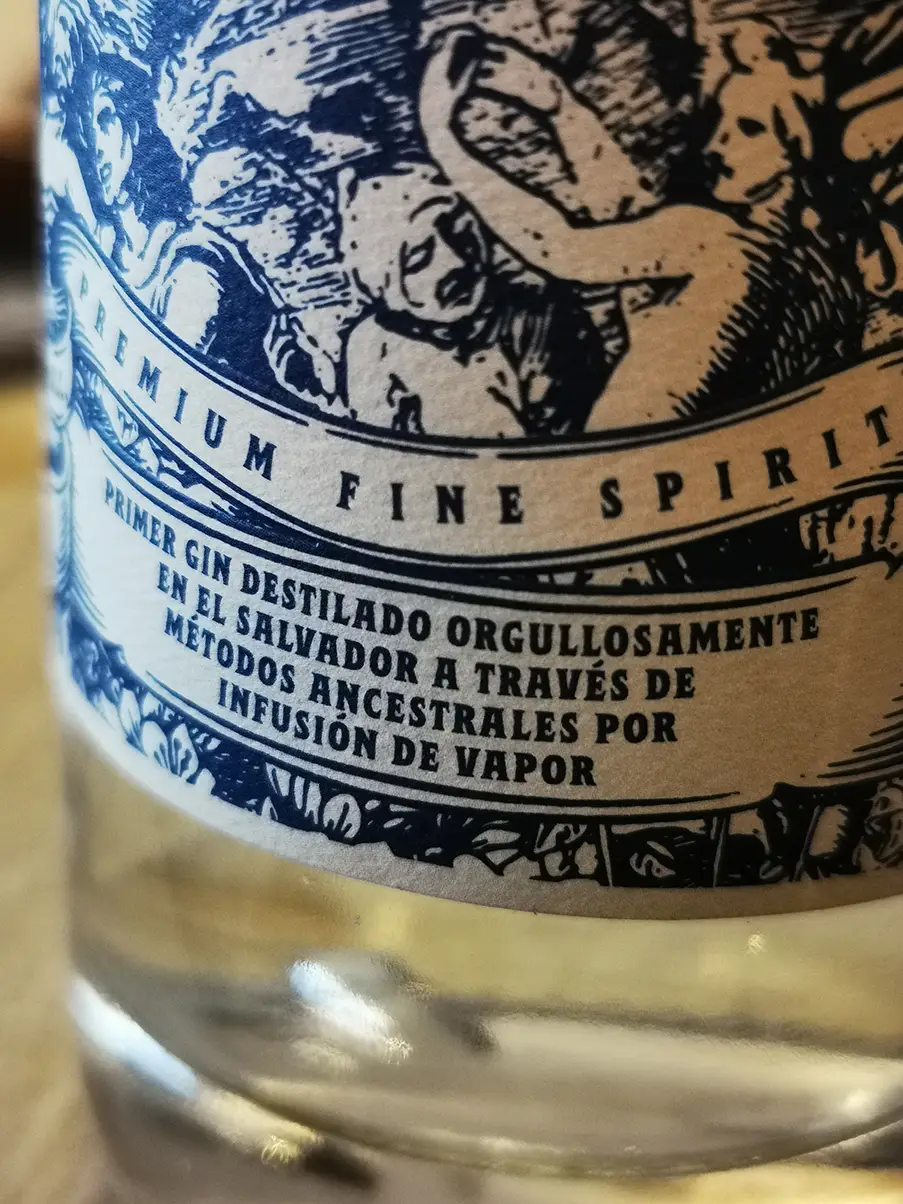 LUNA London Dry Gin - View 3