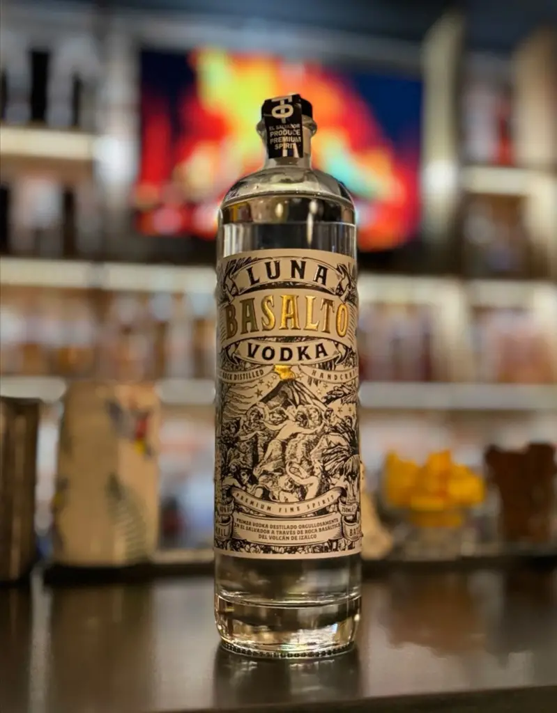 LUNA BASALTO Premium Volcanic Vodka
